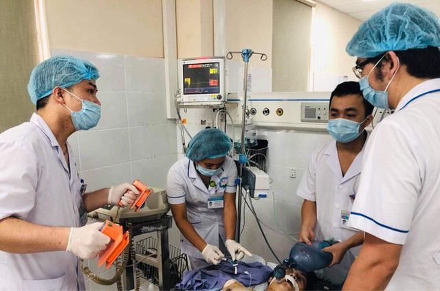 Người phụ nữ ở Hòa Bình ngừng tim 60 phút, sốc điện 2 lần đã hồi sinh kỳ diệu-1