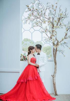 Tình tứ bên chồng ngày sinh nhật, cô dâu 63 tuổi bị xỉa xói: Ngoại hình ngày càng méo mó-4