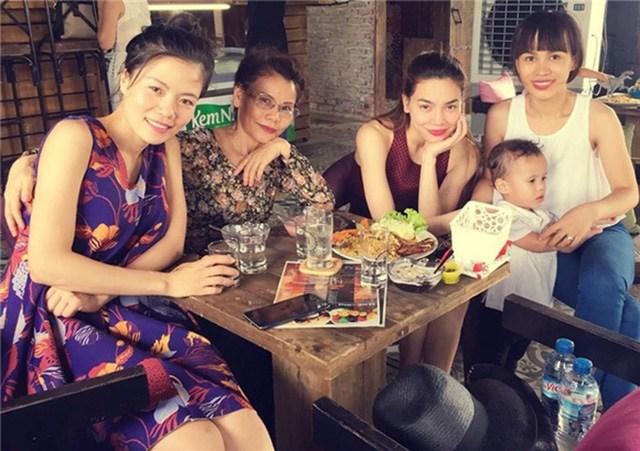 Nhan sắc hội chị dâu của sao: Chị dâu Bảo Thy bốc lửa, chị dâu Hà Hồ gây ngạc nhiên-19