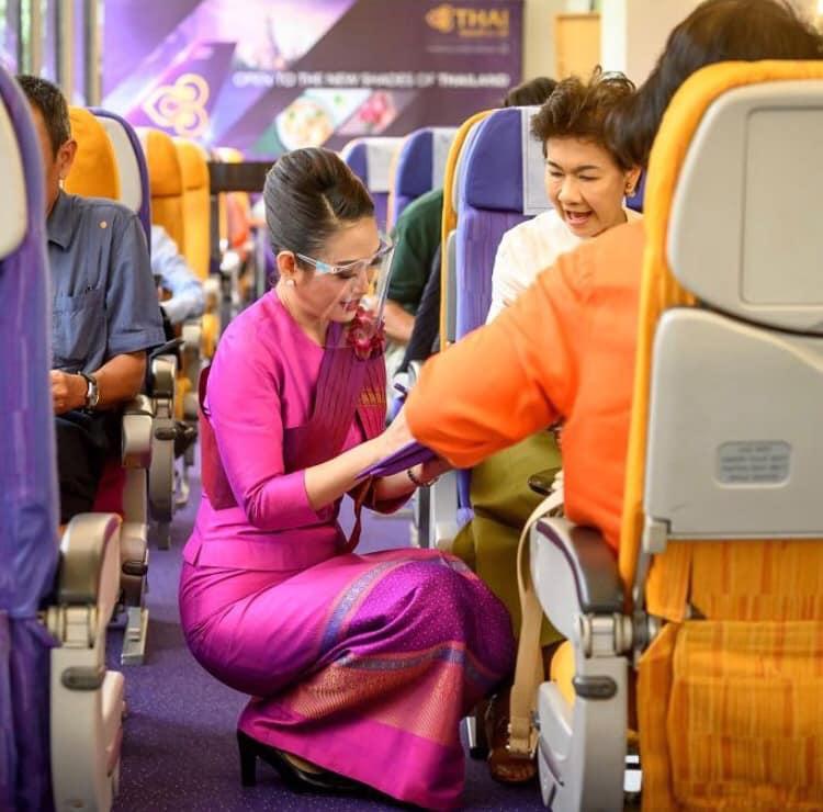 Nhà hàng mô phỏng khoang ngồi trên máy bay: Khách đổ xô tới ăn, lúc nào cũng hết bàn-3