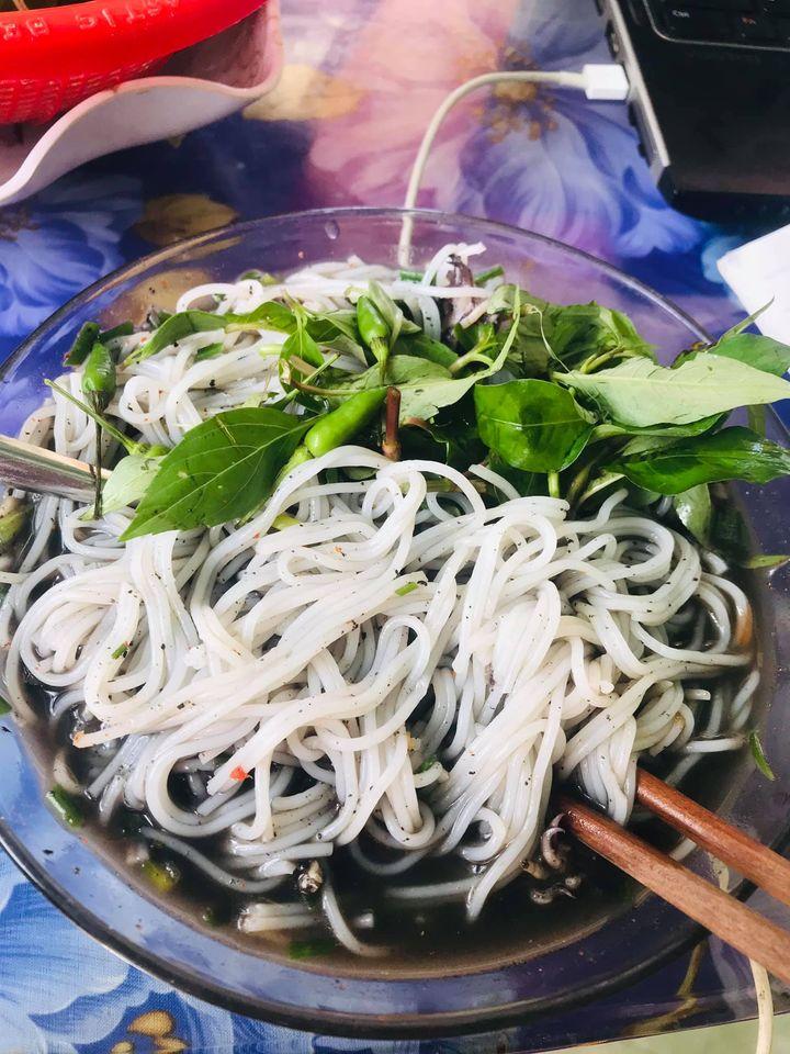 Con gái câm nín nhìn bún mực bóng đêm mẹ nấu, làm cách nào bảo toàn tính mạng?-1