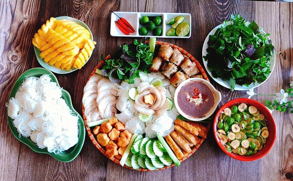 Ngưỡng mộ tài nấu ăn: Tạo hình gỏi cuốn thành bức tranh đậm đà bản sắc Việt-11