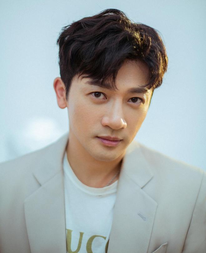 Ngũ A Ca Tô Hữu Bằng khoe body cơ bắp, vẻ ngoài trẻ trung ở tuổi 47-3