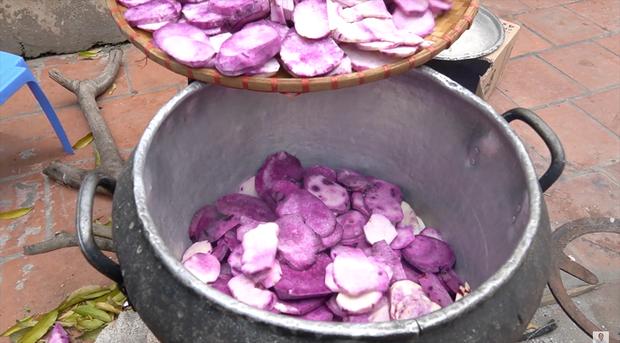 Con trai vừa dính phốt, đến lượt bà Tân Vlog bị soi làm món ăn có hình ảnh nhạy cảm-2