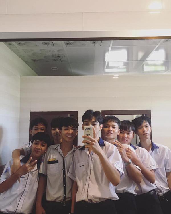 Choáng ngợp nhà vệ sinh trường người ta: Đẹp như khách sạn 5 sao-3