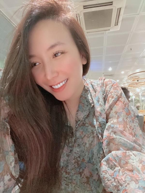 Thường đăng ảnh sống ảo, vợ Khắc Việt lộ nhan sắc thật khi đang bầu song thai-2