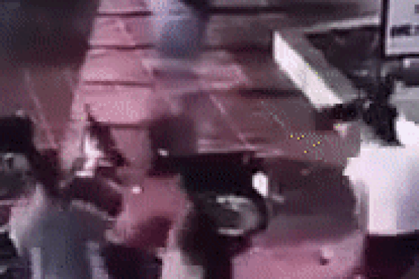 Mâu thuẫn học đường, nam sinh lớp 11 bị đàn anh lớp trên đâm thấu ngực-2