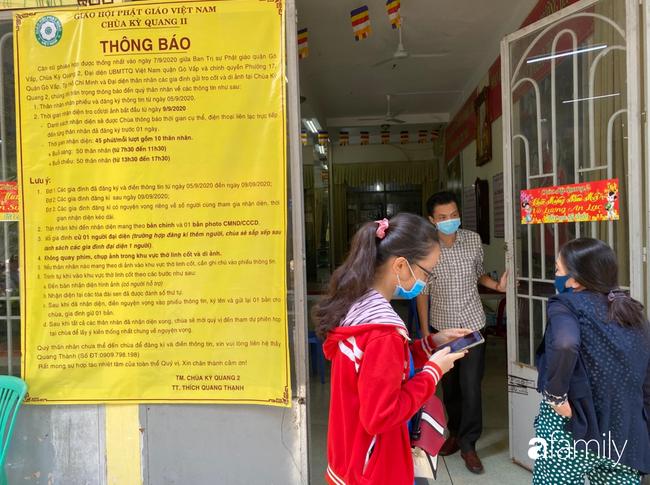 Éo le nhiều gia đình nhận chung hũ tro cốt người thân bị thất lạc di ảnh gửi tại chùa Kỳ Quang 2-5