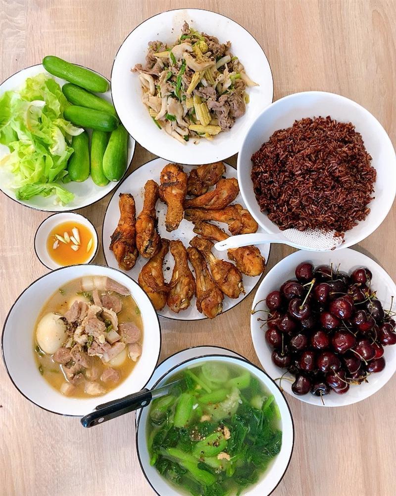 Hú hồn HHen Niê: Đi nhà hàng sang chảnh nhưng thủ sẵn bịch ớt từ nhà-4