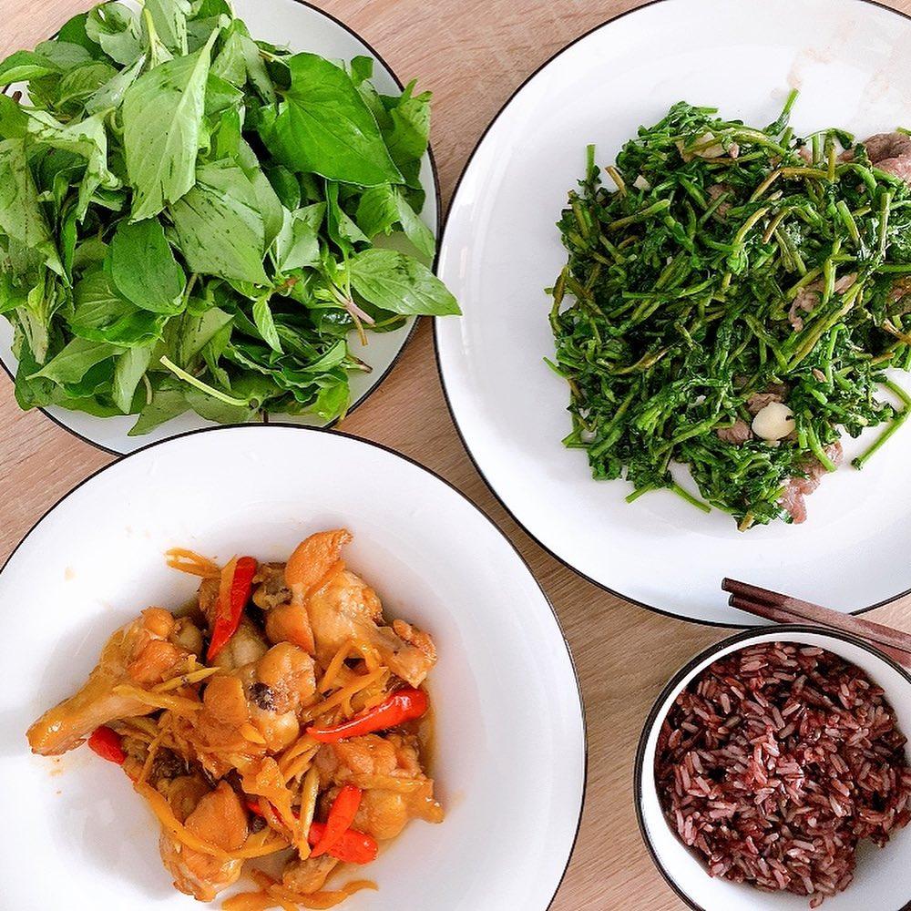 Hú hồn HHen Niê: Đi nhà hàng sang chảnh nhưng thủ sẵn bịch ớt từ nhà-5