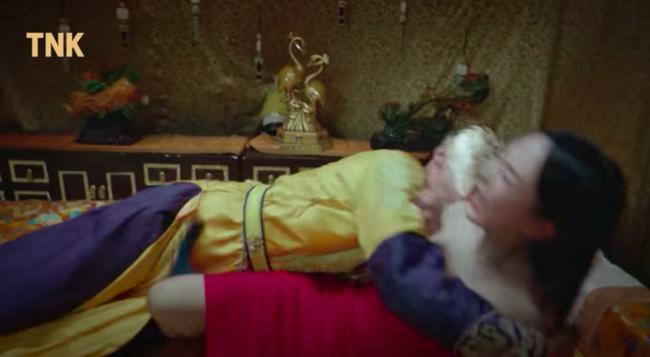 Dương Tử và cảnh nóng đầu đời gây sốc: Được vua thị tẩm, kiểm tra cơ thể đầy nhạy cảm-6