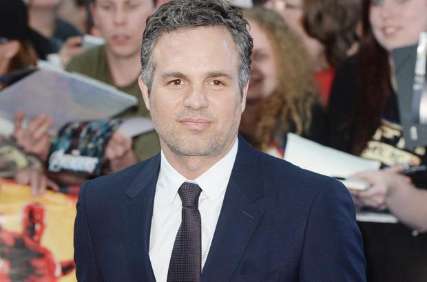 Nóng: Captain Chris Evans lỡ tay đăng ảnh bộ phận nhạy cảm lên Instagram, tài tử Hulk và dàn sao Hollywood tranh cãi nảy lửa-3