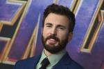 Chris Evans bị em trai trêu khi lộ ảnh nhạy cảm-3