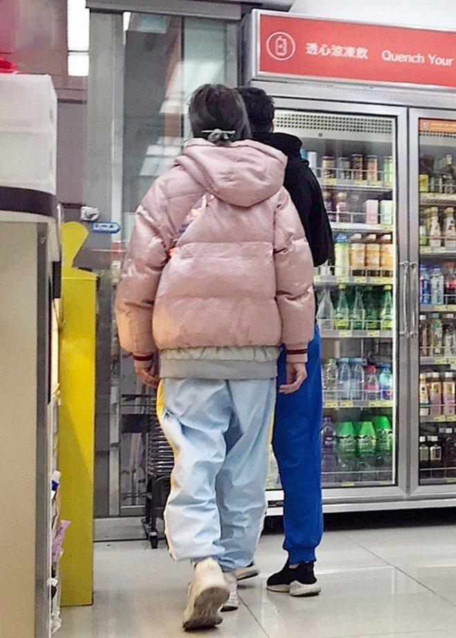 Lâu không xuất hiện, con gái rơi của Thành Long chật vật mưu sinh, nhìn dáng vẻ mới buồn-3