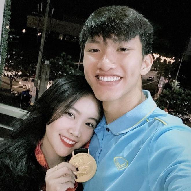 Tình duyên ngôi sao làng bóng Việt: Sáng nắng - chiều mưa - tối gió mùa-6