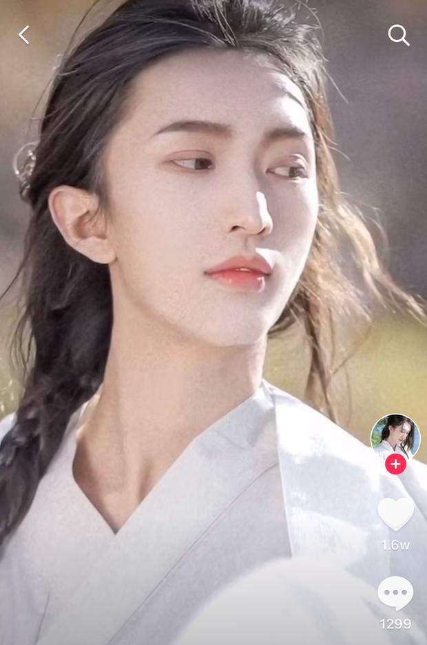 Góc tự hại: Mỹ nam cổ trang lộ nhan sắc không thể nhận ra khi lỡ tay tắt nhầm filter-6