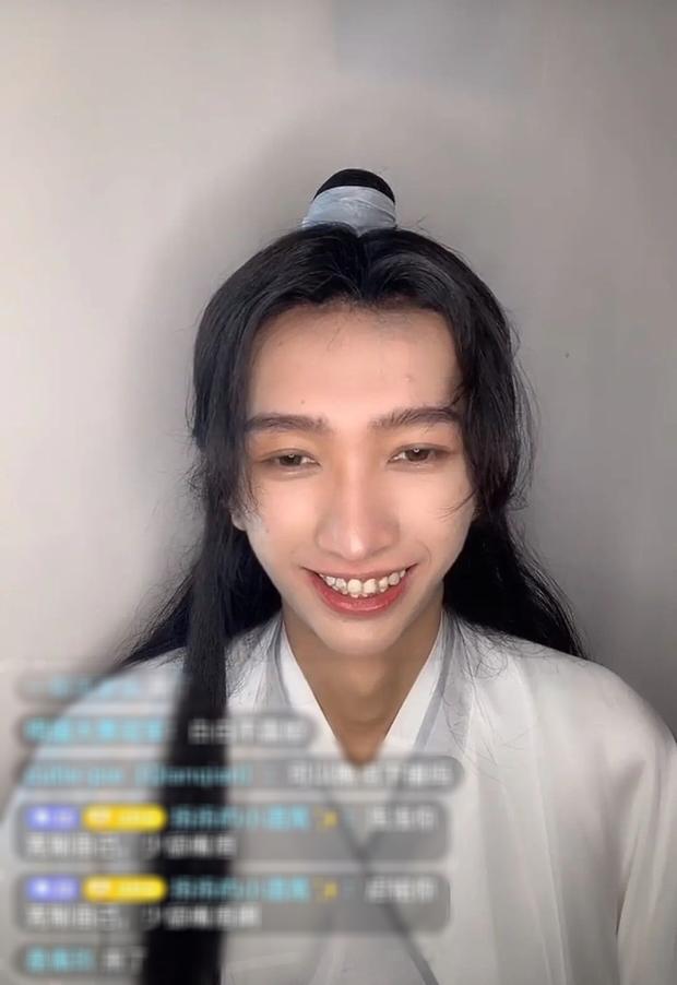 Góc tự hại: Mỹ nam cổ trang lộ nhan sắc không thể nhận ra khi lỡ tay tắt nhầm filter-7