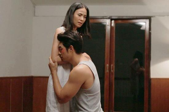 Vợ dắt trai lạ về ân ái cuồng nhiệt, tôi khép cửa giúp, ra quán cafe ngồi chờ