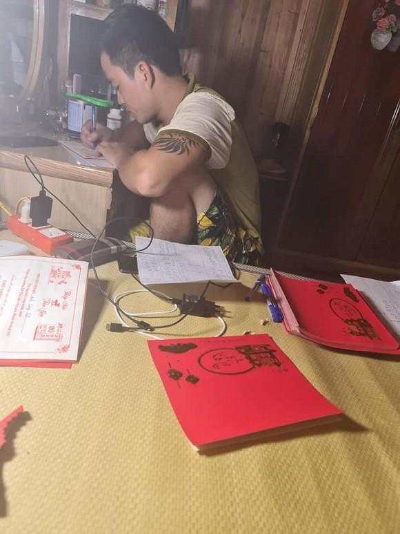 Cô dâu Cao Bằng chơi lớn phát cả trăm thiệp hồng mời bạn bè dự tiệc kỉ niệm 2 năm ngày cưới-2