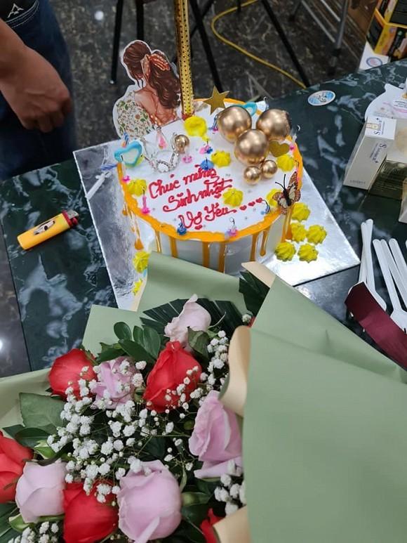 Cô dâu Cao Bằng chơi lớn phát cả trăm thiệp hồng mời bạn bè dự tiệc kỉ niệm 2 năm ngày cưới-5