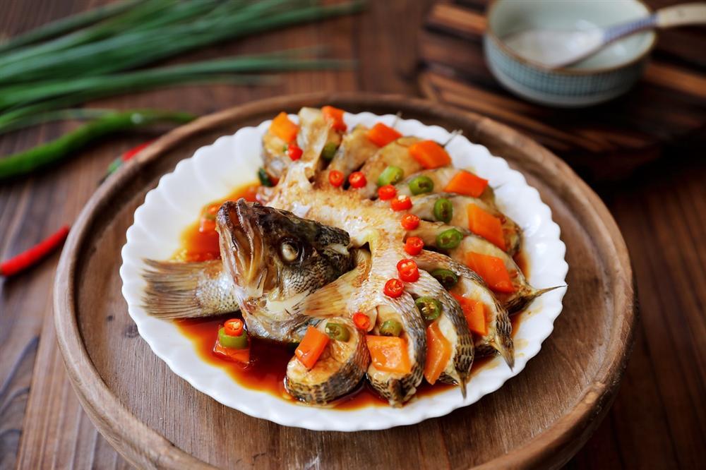 Chỉ là cá hấp thôi mà sao lại nghệ thuật thế này, làm xong mẹ chồng khen tấm tắc!-15