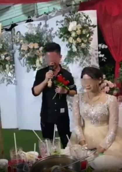 Xôn xao người yêu cũ biểu diễn thê lương ở đám cưới, cô dâu chữa ngượng đứng dậy bỏ đi-1
