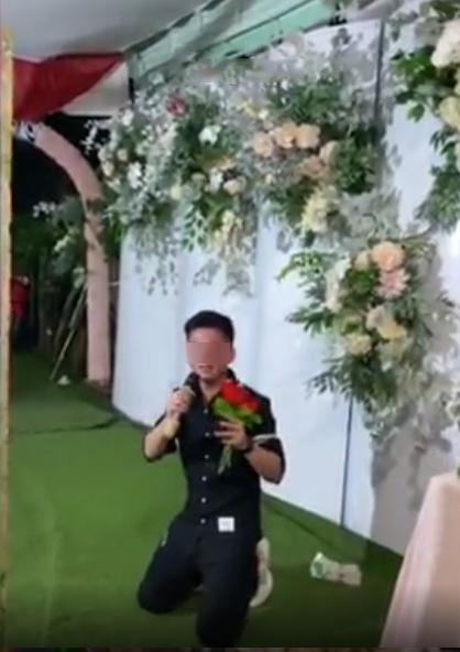 Xôn xao người yêu cũ biểu diễn thê lương ở đám cưới, cô dâu chữa ngượng đứng dậy bỏ đi-3