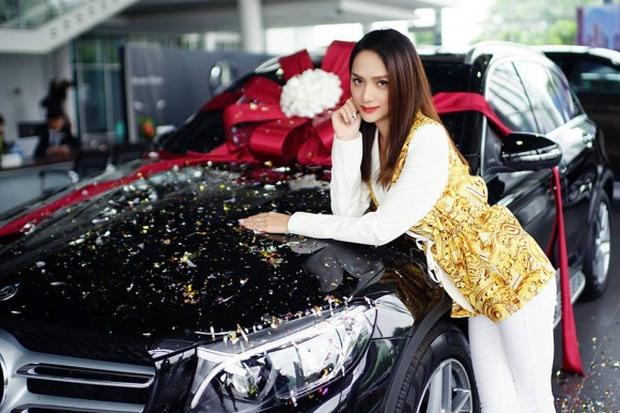 Choáng ngợp bộ sưu tập xe hơi vài chục tỷ của Hương Giang ở tuổi 29-7