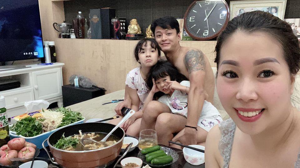 Thèm lẩu gà lá é Đà Lạt, vợ chồng Hồng Đăng chịu chơi nhờ ship tận về Hà Nội-1