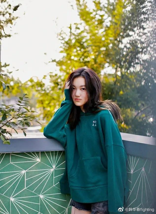 Ngoại hình và tính cách đối lập của 2 con gái Vương Phi-8