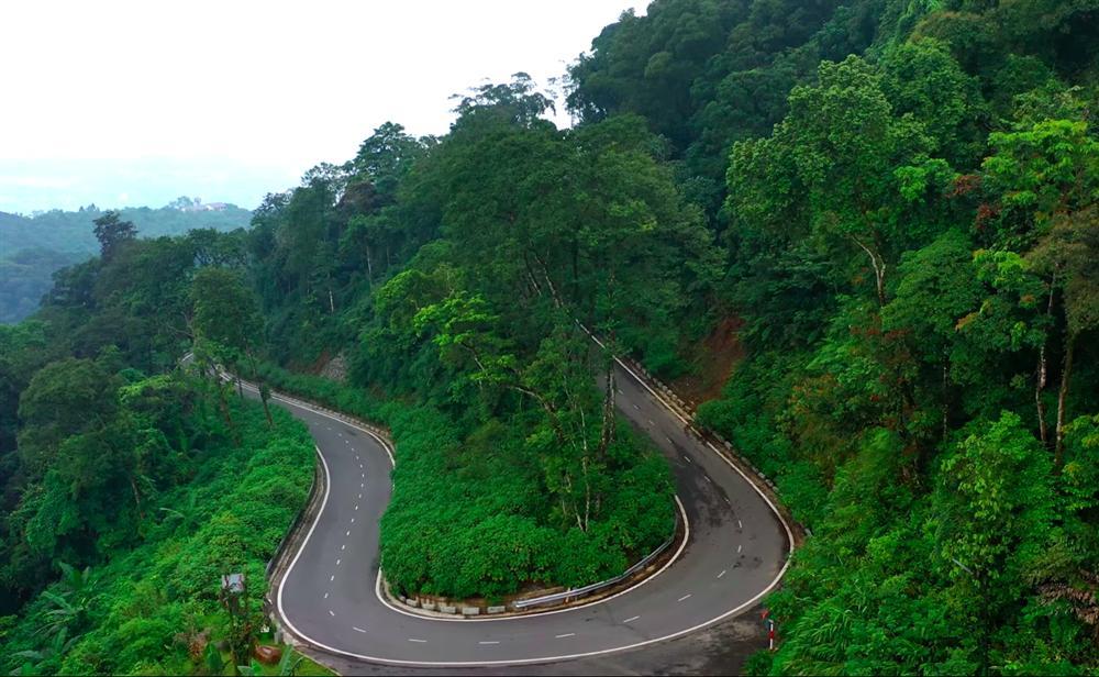 Quyết chinh phục nút kim cương Youtube, NTN lái xe mạo hiểm thả dốc từ đỉnh núi nhiều khúc cua tử thần-1