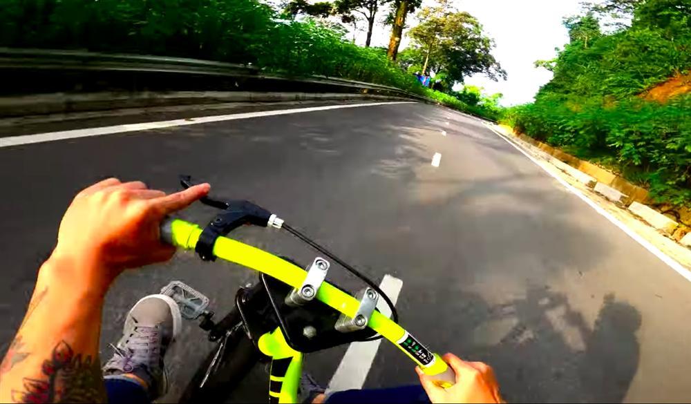 Quyết chinh phục nút kim cương Youtube, NTN lái xe mạo hiểm thả dốc từ đỉnh núi nhiều khúc cua tử thần-5