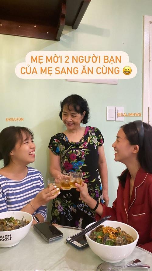 Chi Pu nấu miến lươn giòn mừng sinh nhật mẹ-1