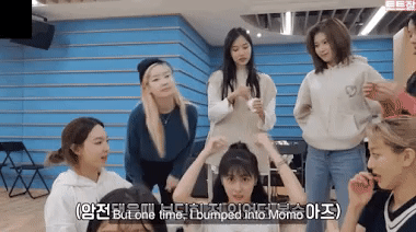 Cười ná thở những lỗi funny đỉnh cao trong các concert của TWICE-2