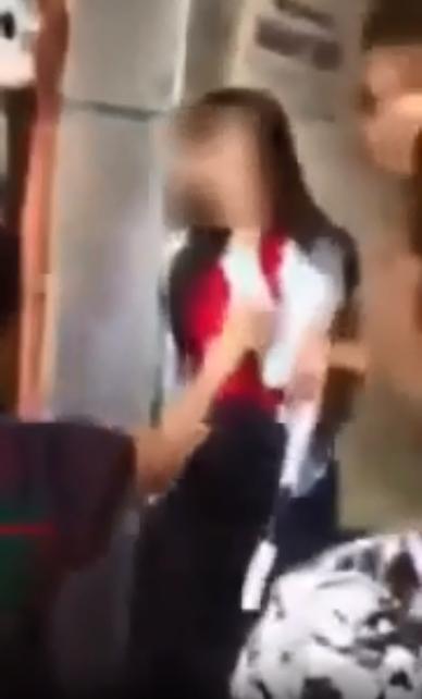 Clip cận cảnh đánh ghen phố Lý Nam Đế, giây cuối lộ mặt người vợ đáng thương-2