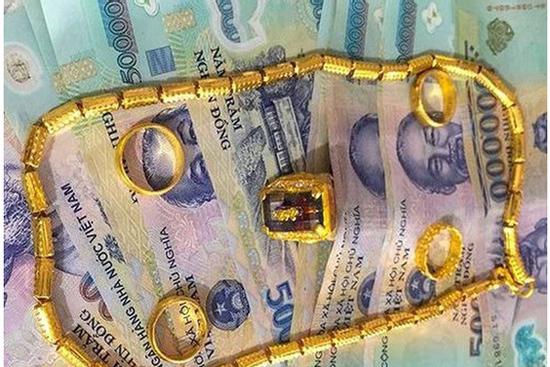 Sợ bố chồng lấy vợ mới không được chia tài sản, con dâu cuỗm sạch tiền vàng rồi vờ bị trộm