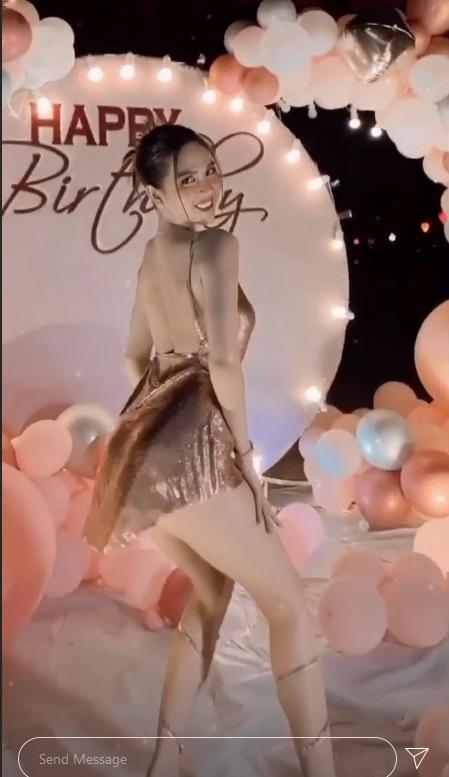 Ngọc Trinh đón tuổi 31 bằng đầm ngắn cũn hằn nội y-5