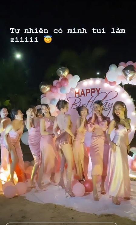 Ngọc Trinh đón tuổi 31 bằng đầm ngắn cũn hằn nội y-2