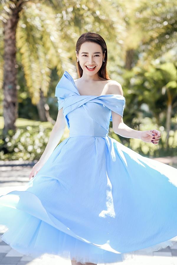 Sau khi kết hôn với Trường Giang, cuộc sống của Nhã Phương hạnh phúc và đầy đủ về vật chất và tinh thần, cô sống viên mãn khiến nhiều người phải ghen tị.