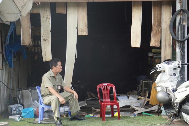 Khu trọ quận 9 TP HCM cháy lớn, người dân bật khóc nhìn đống đổ nát-3