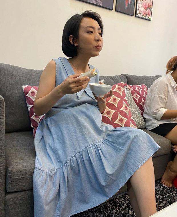 Diễn viên hài Thu Trang lộ vòng 2 lùm lùm như mang bầu lần hai-4