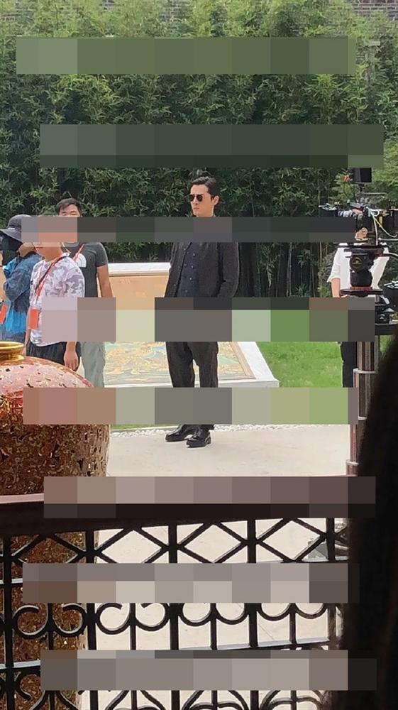 Đường Yên chính thức xuất hiện trên trường quay với Hồ Ca, lộ gương mặt tròn sau khi sinh con-3