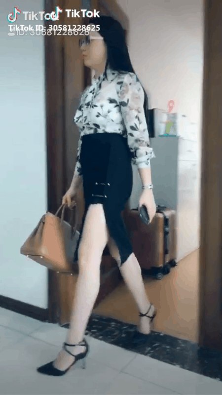 Tiểu tam hot nhất MXH lộ bụng ngấn mỡ khi diện váy ôm, body không nuột như tưởng tượng-2