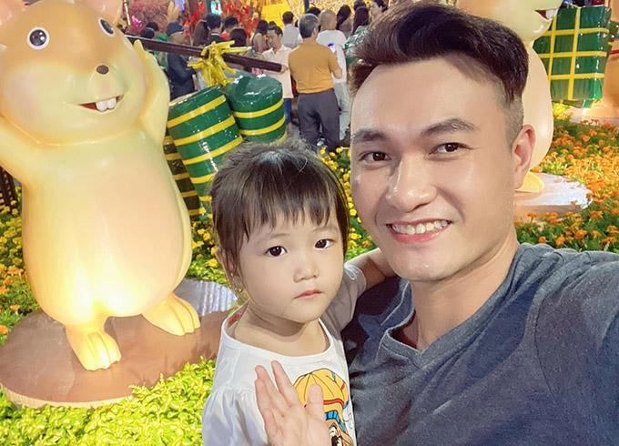 Con gái Quang Thịnh tên Trúc Linh, được 3 tuổi. Bé được bố hết mực yêu thương, cưng chiều. Quang Thịnh mừng khi con gái càng lớn càng ngoan. Bé mới đi học mẫu giáo những buổi đầu nhưng không hề sợ hãi hay khóc lóc. Để kiếm thêm thu nhập nuôi con trong mùa dịch, Quang Thịnh còn kinh doanh online nhiều mặt hàng như trái cây, giò chả... Ngoài ra anh góp vốn cùng một số bạn thân mở dịch vụ cho thuê ôtô.