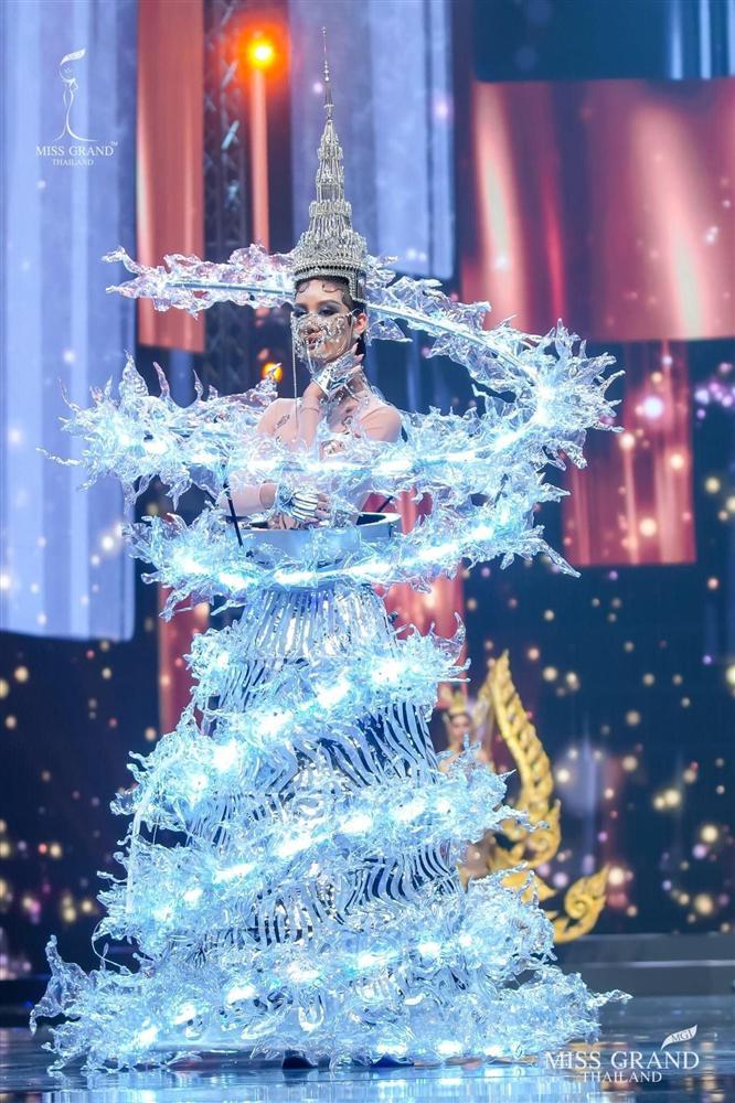 Ngả mũ loạt quốc phục Miss Grand Thailand, cách fan Việt đặt tên mới hại não-3