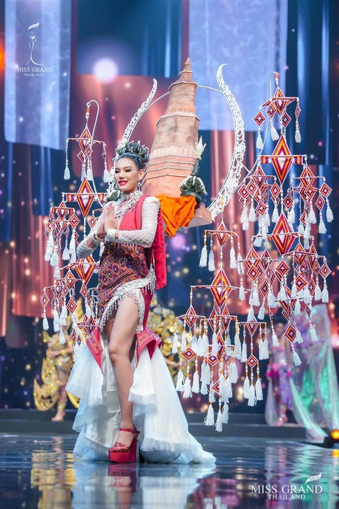 Ngả mũ loạt quốc phục Miss Grand Thailand, cách fan Việt đặt tên mới hại não-12