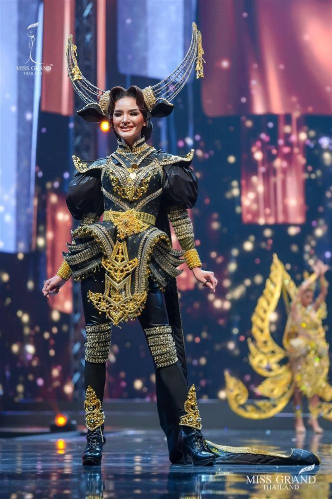 Ngả mũ loạt quốc phục Miss Grand Thailand, cách fan Việt đặt tên mới hại não-2