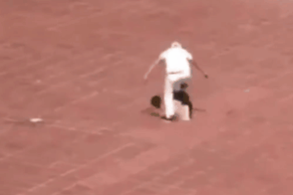 Lộ clip bảo vệ trường THPT ở Thái Bình đánh học sinh ngay trong sân trường?-1