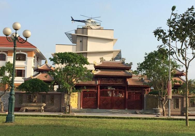 Bóc trần sự thật clip nữ sinh bước ra từ siêu lâu đài, bên cạnh có trực thăng đang đợi-3