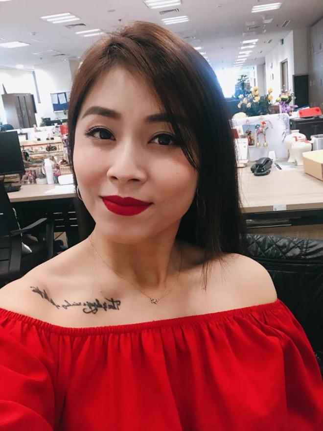 Khoe thêm hình xăm cực lớn, Hoàng Linh chính là nữ MC hổ báo nhất VTV-5